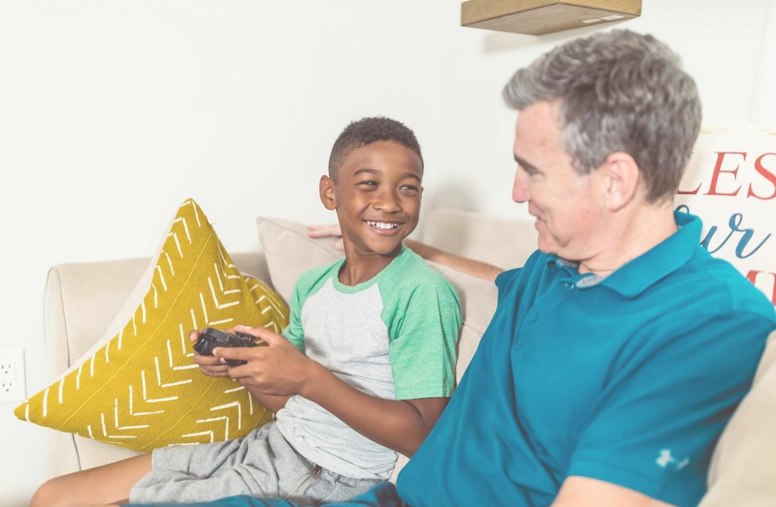 Familias participando en taller de resiliencia familiar en Las Palmas